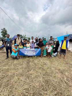 Pesona Square-Depok24jam Kerja Sama Salurkan Bantuan ke Cianjur bersama Sekolah Relawan