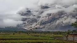 Gunung Semeru Kembali Erupsi, Warga Diimbau untuk tidak Panik