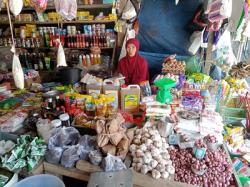 Jelang Nataru, Harga Telur Ayam di Pasar Tradisional Topoyo Capai Rp50.000, Bawang Merah Ikut Naik