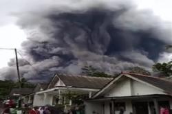 Waspada! Naik Status Manjadi Awas, Gunung Semeru Keluarkan Letusan 22 Kali