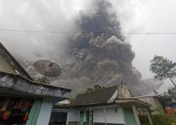 Belum Sehari Erupsi, Gunung Semeru Sudah Meletus Sebanyak 29 Kali