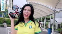 Potret Maria Vania Pakai Jersey Timnas Brasil Bikin Susah Kedip!