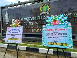 AJI Samarinda Kirim Karangan Bunga ke Pemprov dan DPRD Kaltim Bentuk Tolak Pengesahan RKUHP