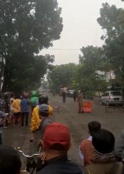 Menyeramkan! Ledakan Hebat di Polsek Astana Anyar Bandung, Diduga Bom Bunuh Diri 