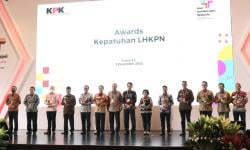 Sukseskan Hari Anti Korupsi Sedunia,  Bank Jatim Raih Penghargaan LHKPN 2022