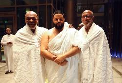 Petinju Berandalan yang Tobat, Mike Tyson Umrah Bareng Musisi DJ Khaled dan Ayahnya