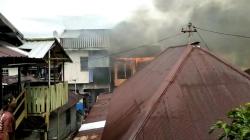 8 Rumah di Kawasan Padat Penduduk Balikpapan Tengah Terbakar