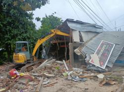 Belasan Bangunan Liar di Kecamatan Bodeh Pemalang Dirobohkan