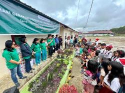 Karyawan PT TPL Galang Bantuan Untuk Pendidikan Seratusan Anak Sekolah Alam