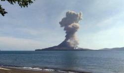 Gunung Anak Krakatau Kembali Erupsi, Warga Diimbau Jauhi Radius 5 Km dari Puncak