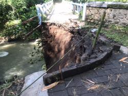 Jembatan Penghubung Tiga Desa Ambruk, Anggota DPRD Jember Desak Pemerintah Segera Lakukan Perbaikan