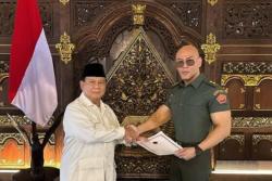 Banjir Kritik, Pengamat Militer Desak Pencabutan Pangkat Letkol Tituler Bagi Deddy Corbuzier!