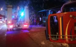 Diduga Pecah Ban, Mikrobus Rombongan Guru BA Aisyiyah Weru Sukoharjo Terguling di Jalan