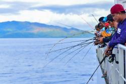 Meriahkan Hari Armada, Ratusan Peserta Ikuti Lomba Mancing di Atas Kapal Perang KRI Teluk Weda