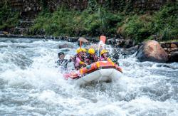 Ini Dia! Wisata Rafting Pertama yang Menyusuri Kali Comal, Dijamin Bikin Nagih