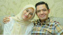 Gerah Gossip Miring, Dude Harlino dan Alyssa Soebandono Rajin Update Status