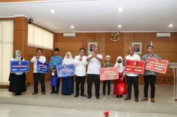 Pemkot Cimahi Salurkan Bantuan SPP dan Alat Belajar untuk Siswa Kurang Mampu Tingkat SD-SMP