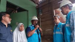 Anggota Komisi VII DPR RI, Rusda Mahmud Tinjau Pemasangan Listrik Gratis di Kolaka Utara