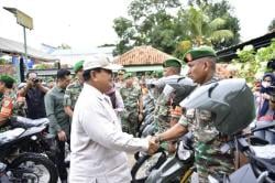 Kunker ke Indramayu, Menhan Prabowo Subianto Bagikan 20 unit Sepeda Motor dan Sapa Nelayan