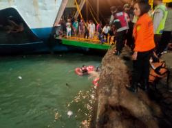 Ini Penyebab Mobil Minibus Tercebur di Pelabuhan Merak Banten