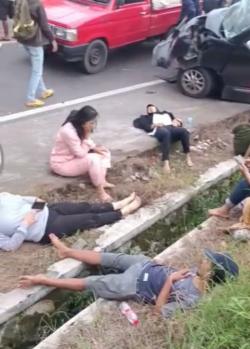 Gagal Salip Truk Box Alami Lakalantas di Gronggong, 1 Korban Meninggal Dunia