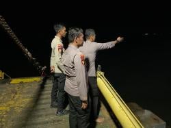 Heroik! 3 Personel Ditpolairud Terjun ke Laut Evakuasi Penumpang Mobil yang Jatuh di Dermaga Merak