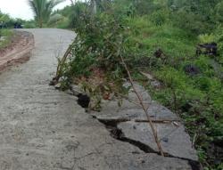 Jalan di Cihara Lebak  Amblas Akibat Hujan Deras, Warga Kesulitan Akses