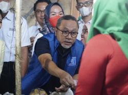 Tinjau Pasar Natar, Mendag Zulkifli Hasan Jamin Stok dan Harga Bapok Stabil Jelang Tahun Baru 2023