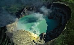 Jatuh di Kawah Ijen, Wisatawan Asing Asal Cina Tewas