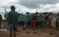 Perahu Digulung Ombak Besar, 3 Nelayan Warga Kendal Terlempar di Lautan