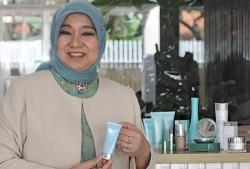 Kisah Sukses Pendiri Kosmetik Wardah, Dulu Hanya kerja di Apoteker