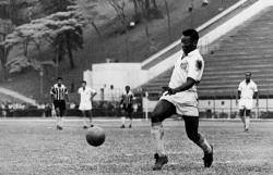 Pele Menyihir Dunia dengan Kejeniusannya dalam Sepak Bola