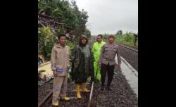 Banjir di Semarang, Jalur Rel Kereta Api Tertutup Longsor