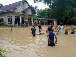 Hujan Lebat, Sungai Kecamatan Robatal Meluap, Kota Sampang Terancam Banjir