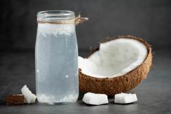 Ampuh Redakan Sakit Kepala hingga Batu Ginjal, ini 7 Manfaat Air Kelapa Tua bagi Tubuh