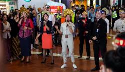 Sambut 2023 Lion Air Group, Super Air Jet dan Angkasa Pura II Gelar Flashmob ala Pramugari Pramugara