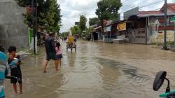 Banjir Sampang, 6.976 Pelanggan Tak Teraliri Listrik, Kota Lumpuh