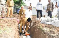 Wow, Tahun Baru, Bupati Karanganyar Lakukan Peletakan Batu Pertama Gedung Dispertan