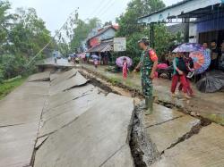 Lagi, Jalan Picung Munjul Amblas untuk yang Kedua Kali, Lalu Lintas Tersendat