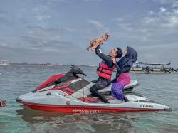 Demi Konten, Ria Ricis Korbankan Keselamatan Anak Saat Main Jetski