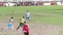 Viral, Pemain Sepak Bola Pukul Wasit Lantaran Tak Terima Mendapat Kartu Kuning