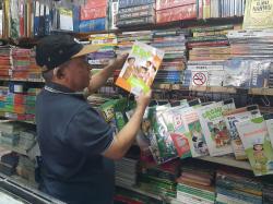 Selama 36 Tahun, Amar Konsisten Jual Buku Pelajaran Sekolah