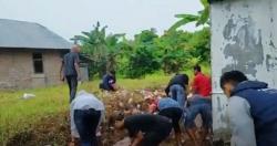 Mobil Tergelincir, Puluhan Milyar Uang Berterbangan Bebas di Jalanan