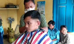 Jelang Masuk Sekolah, Tukang Pangkas Rambut Diserbu Pelajar