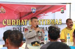 Wakapolres Kaimana, Pimpin Jumat Curhat Bersama para Nelayan di Tepian Pantai