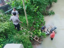 Hilang Kendali, Pemotor Alami Kecelakaan Hingga Masuk Sungai di Purbalingga