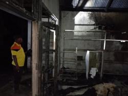 Tempat Usaha Warga TTU Hangus Terbakar Dinihari, Satu Kompresor yang Diselamatkan