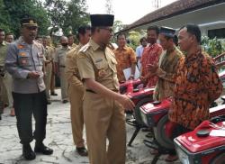 Dukung Program Lumbung Pangan Nasional Pemkab Boyolali Serahkan Alsintan ke Petani