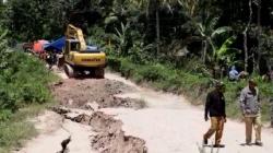 Gerak Cepat, Jalan Putus di TTS Akibat Getaran Gempa Sudah Bisa Dilintasi Kendaraan