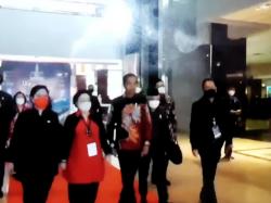 Presiden Jokowi dan Wapres Ma'ruf Jalan Bersama Ibu Megawati Didampingi Puan di HUT PDIP ke-50